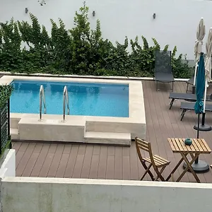 Pensión Saldanha Pool & Garden